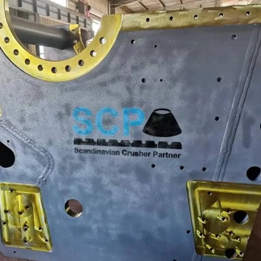 Bild på kapitala delar som ligger i ett lastutrymme